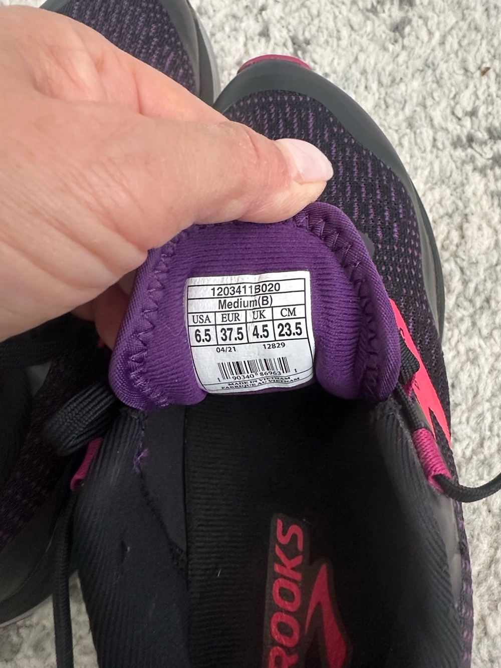 Brooks Women's Caldera Trail Running Shoes in Black & Purple with Pink Accents - Picture 6 of 6